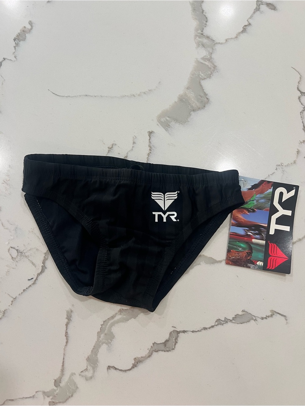 NEW TYR Male Competition Solid Racer Brief Swimsuit BLACK Size 22